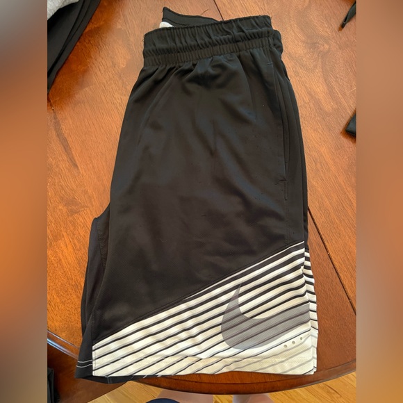 Nike Other - Men’s Nike Shorts size medium